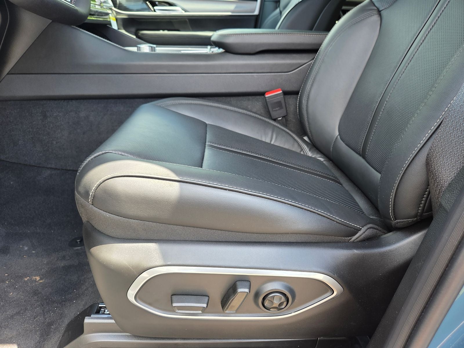 2026 Jeep Grand Wagoneer Upland