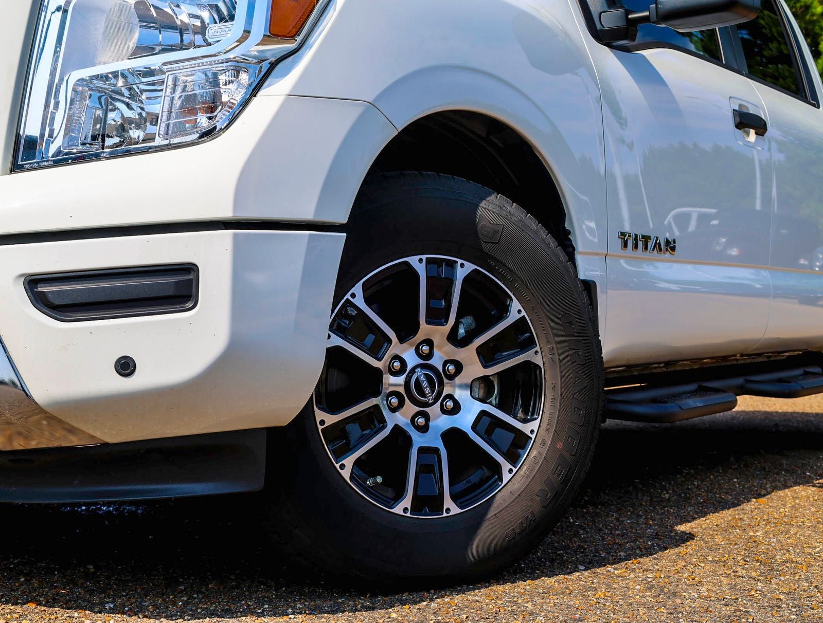 2024 Nissan Titan SV