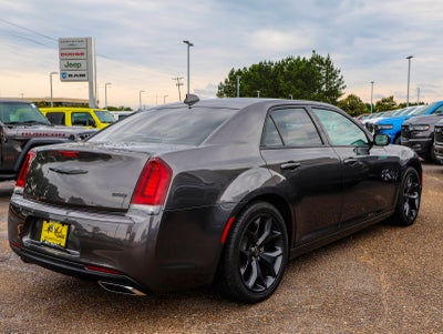 2021 Chrysler 300 Touring