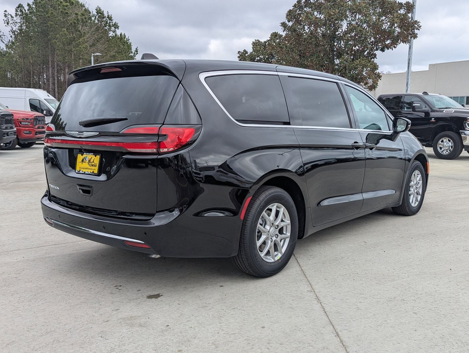 2026 Chrysler Pacifica Select