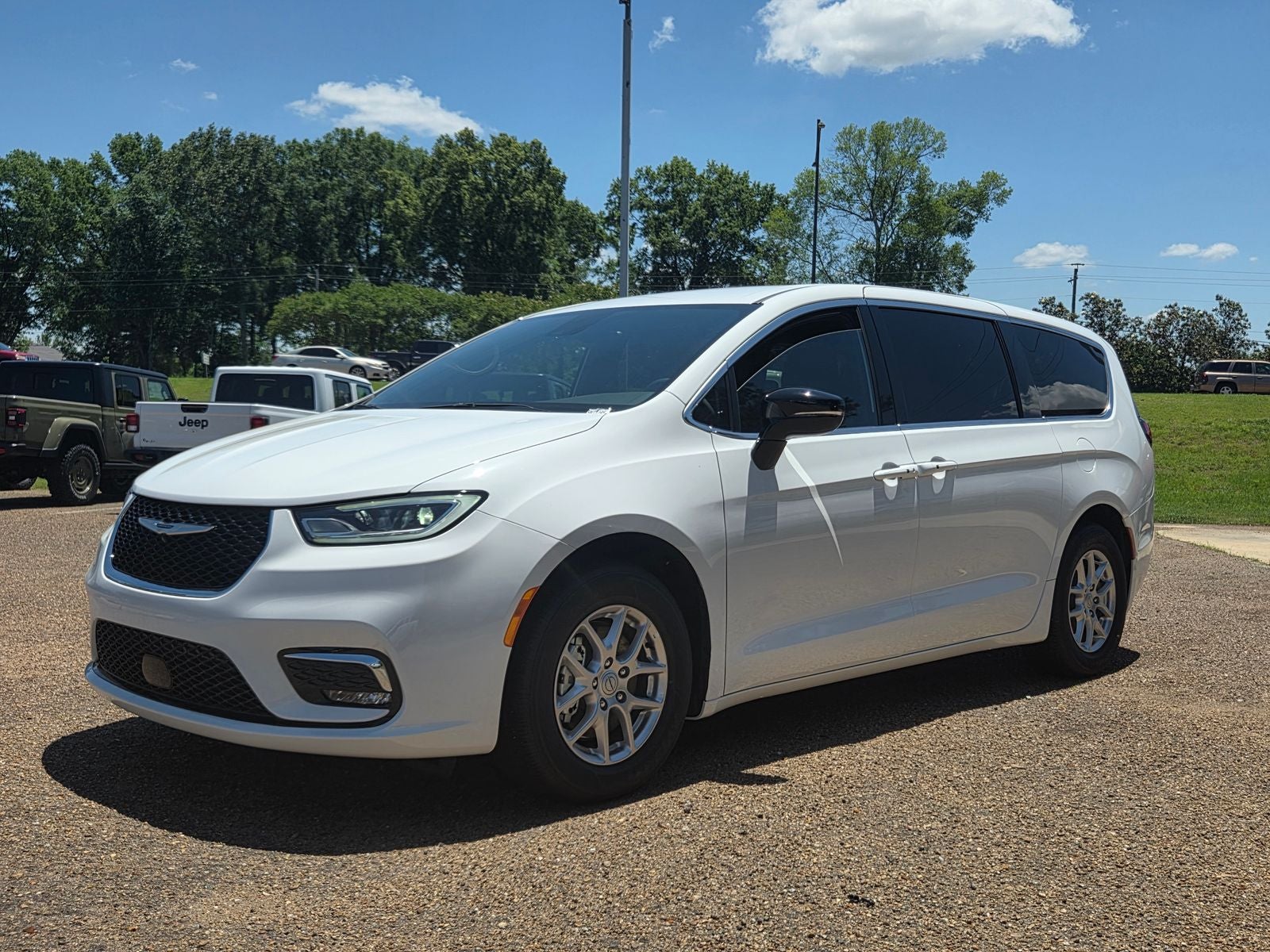 2026 Chrysler Pacifica Select