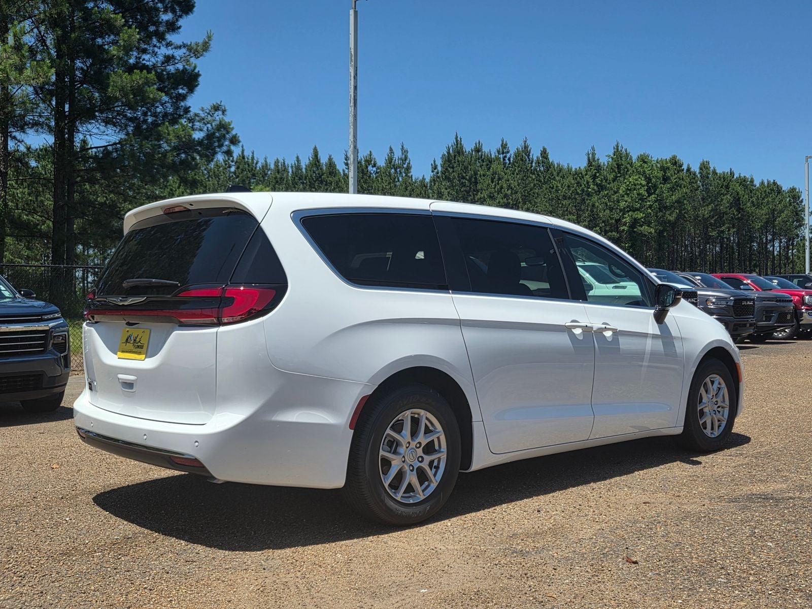 2026 Chrysler Pacifica Select