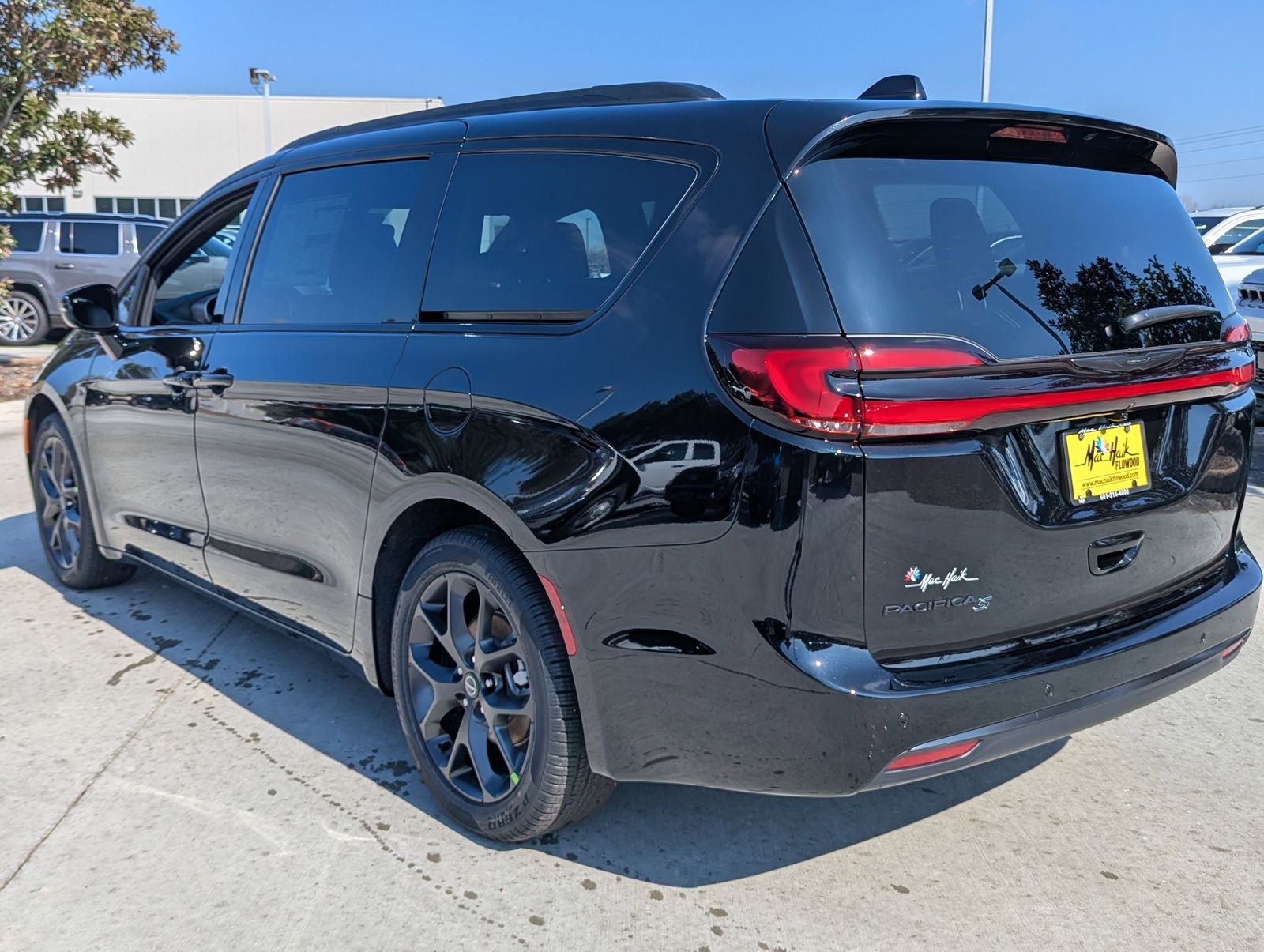 2026 Chrysler Pacifica Select