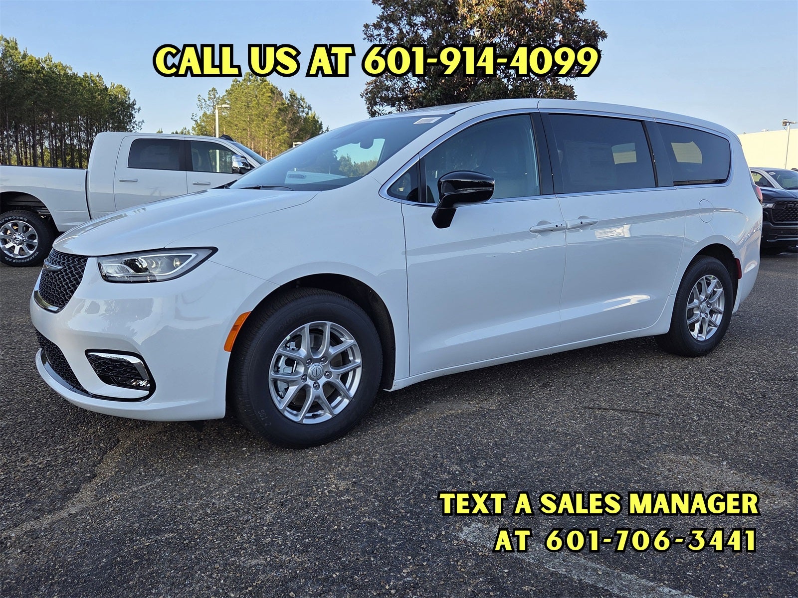 2026 Chrysler Pacifica Select