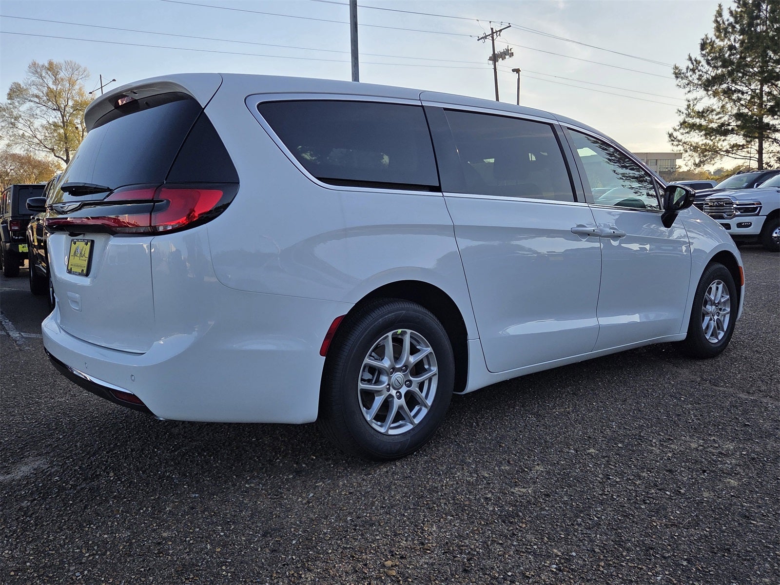 2026 Chrysler Pacifica Select