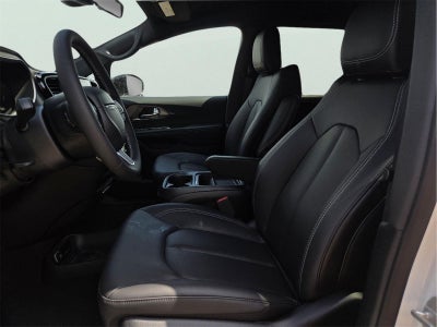 2027 Chrysler Pacifica LX