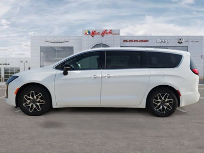 2027 Chrysler Pacifica Limited