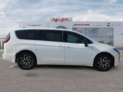 2027 Chrysler Pacifica Limited