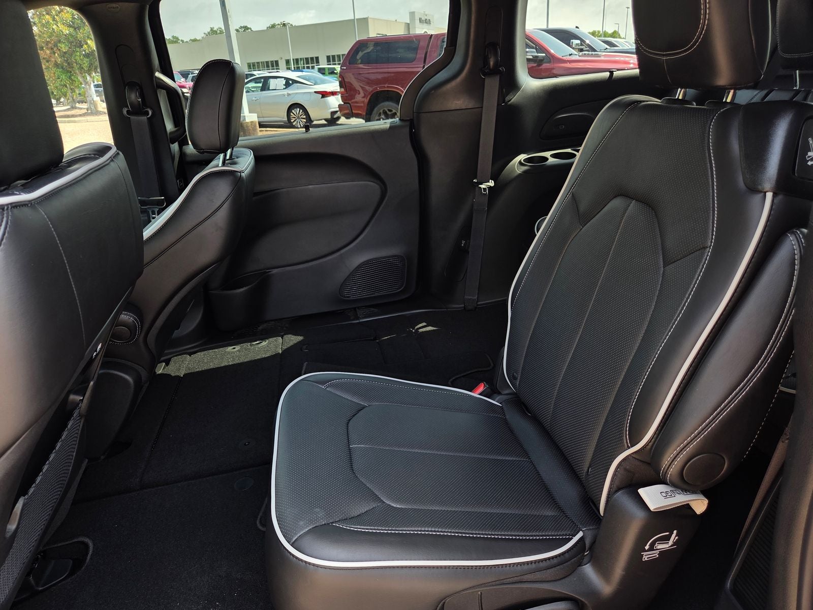 2027 Chrysler Pacifica Limited