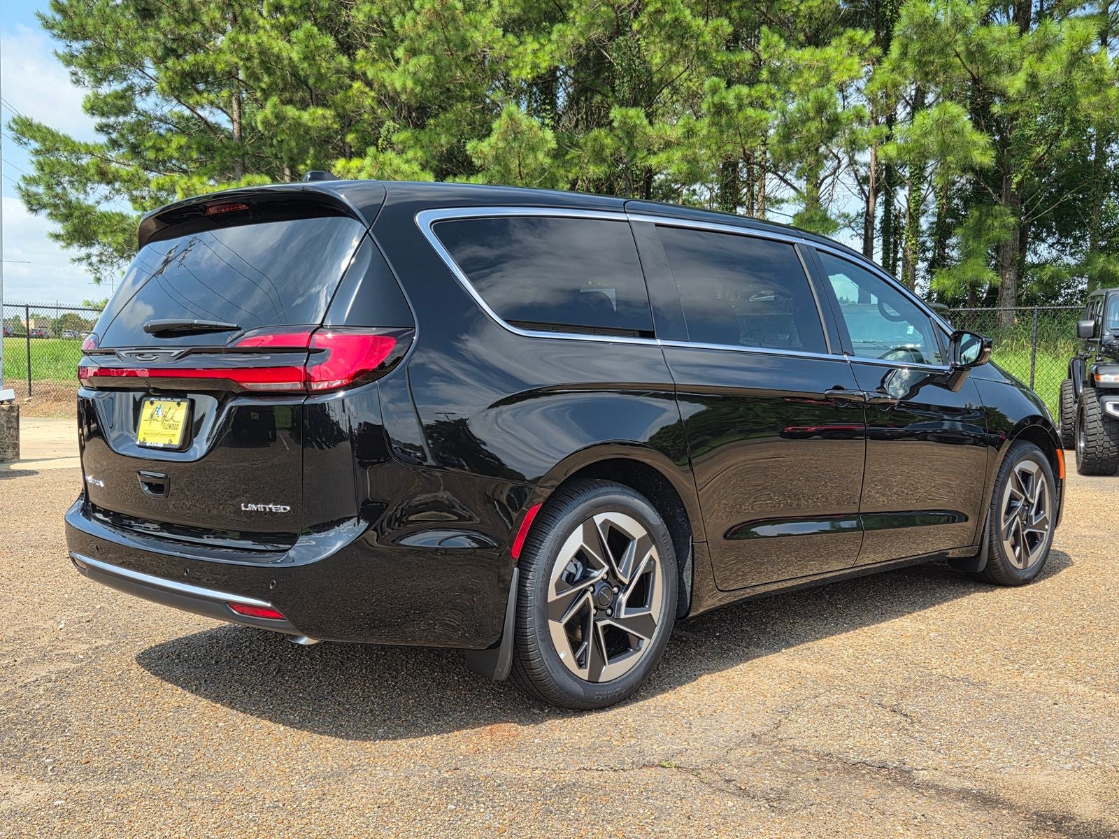 2027 Chrysler Pacifica Limited