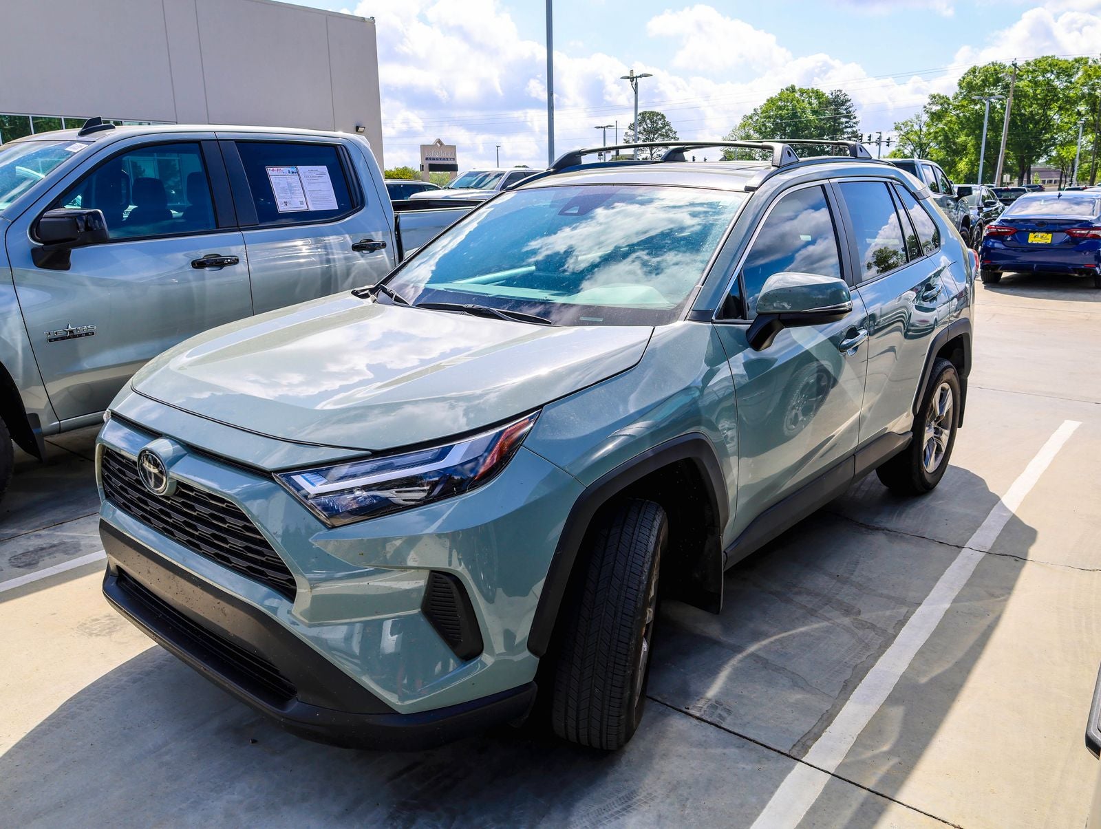 2023 Toyota RAV4 XLE
