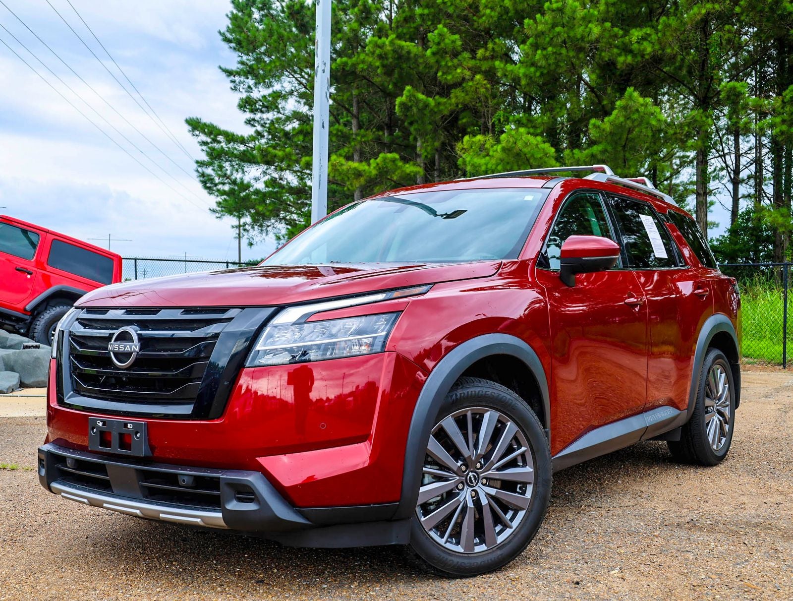 2023 Nissan Pathfinder SL Premium