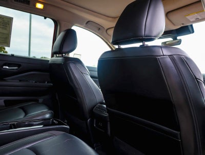 2023 Nissan Pathfinder SL Premium