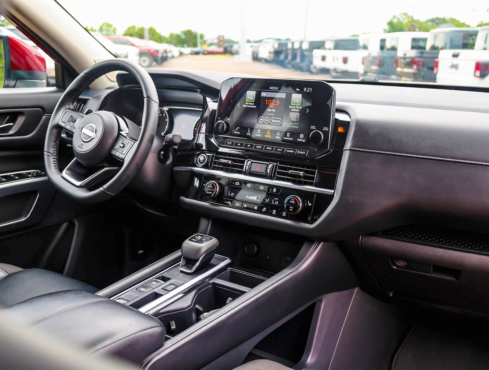 2023 Nissan Pathfinder SL Premium