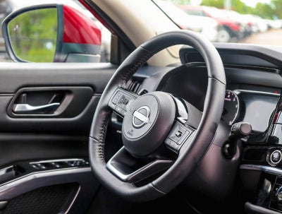 2023 Nissan Pathfinder SL Premium