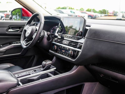 2023 Nissan Pathfinder SL Premium