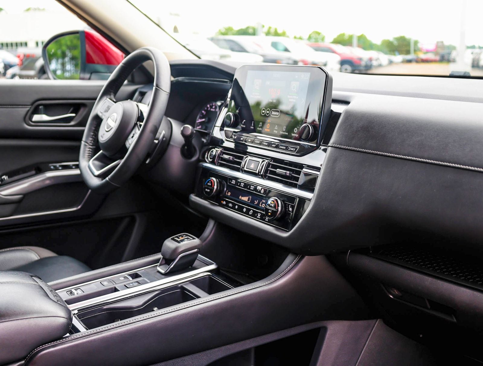 2023 Nissan Pathfinder SL Premium