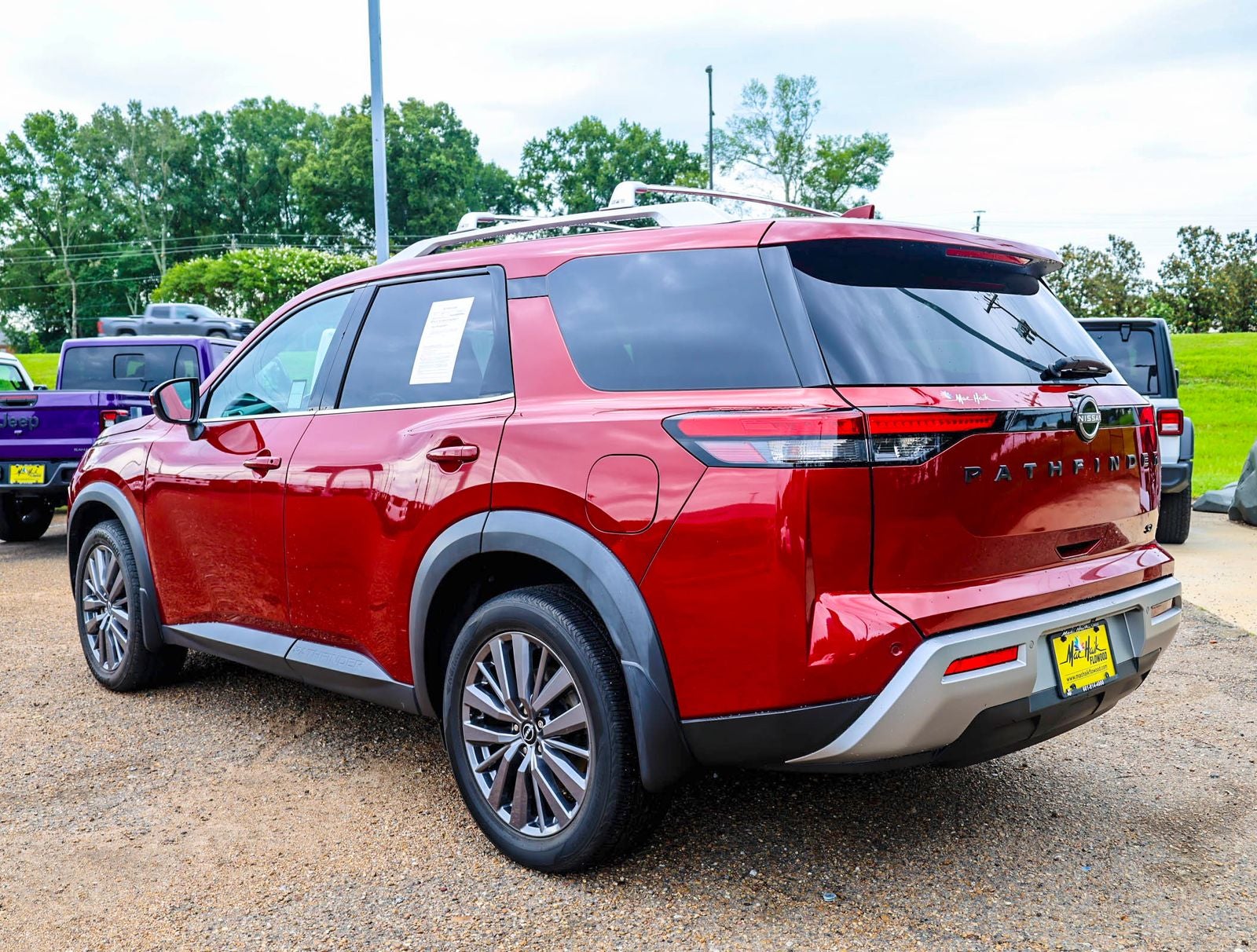 2023 Nissan Pathfinder SL Premium