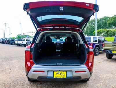 2023 Nissan Pathfinder SL Premium