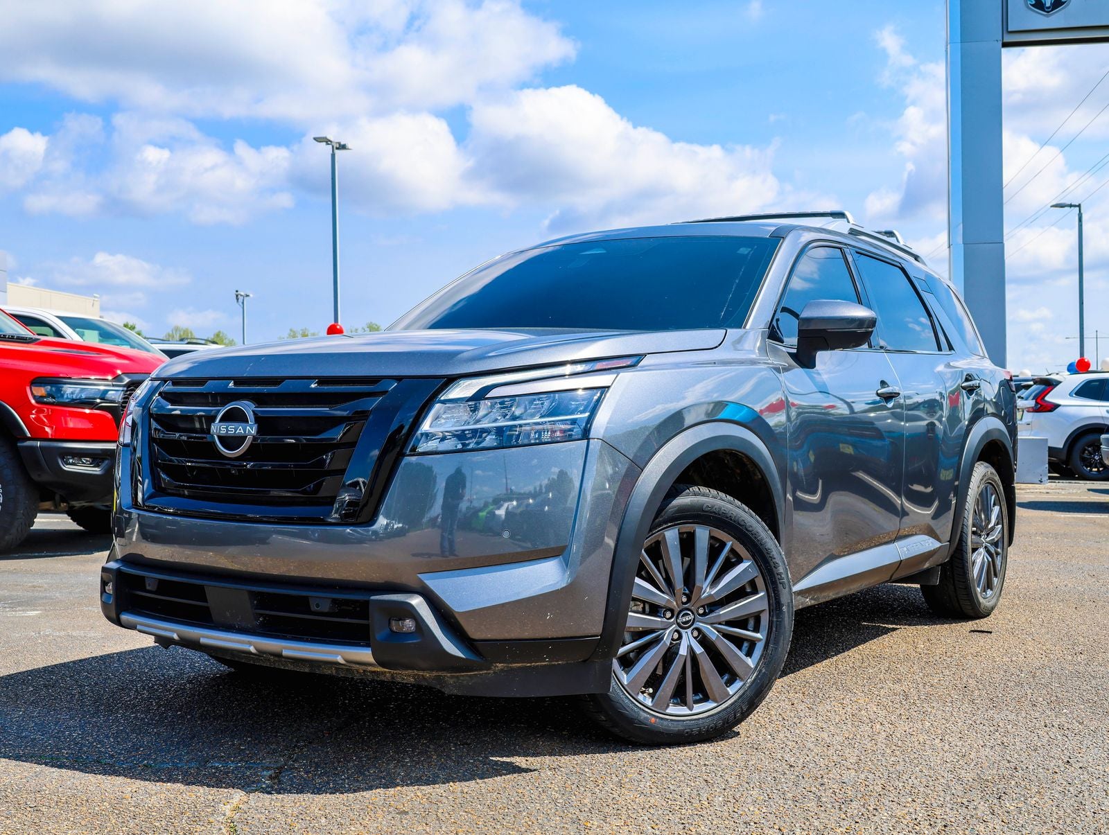 2024 Nissan Pathfinder SL Premium