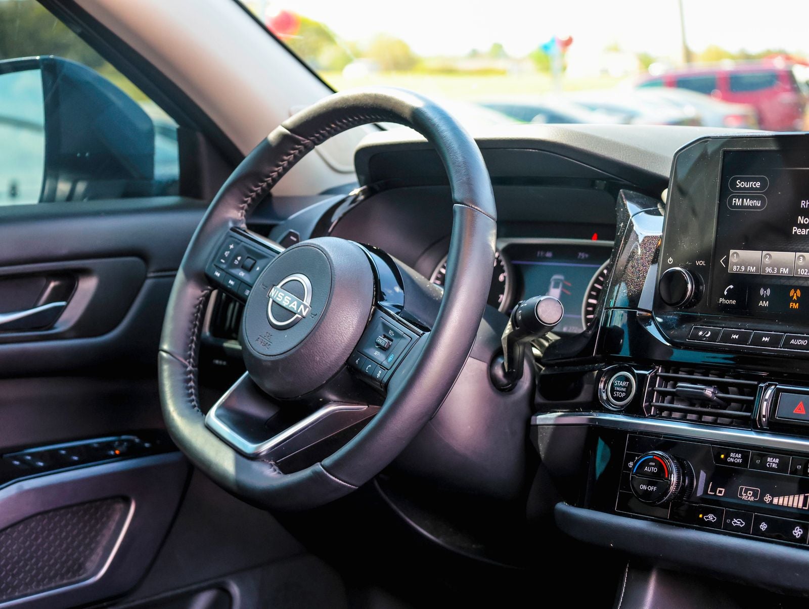 2024 Nissan Pathfinder SL Premium