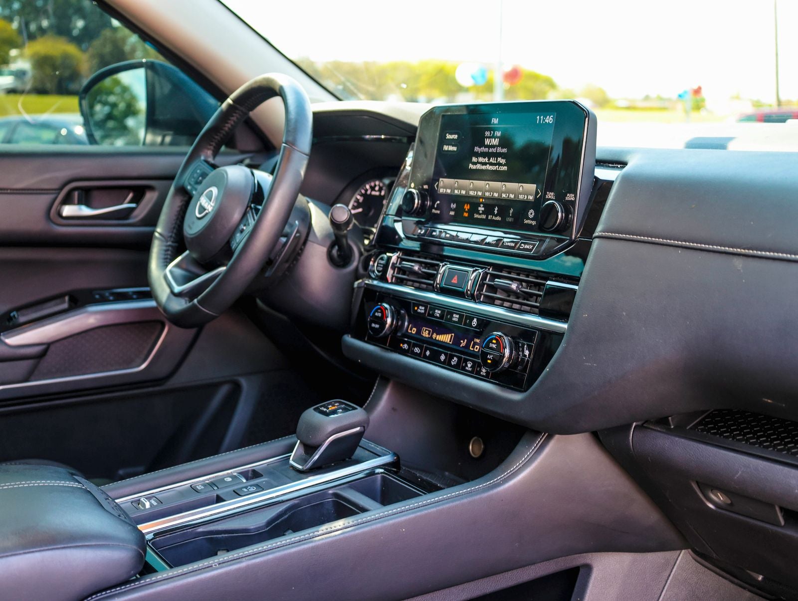 2024 Nissan Pathfinder SL Premium