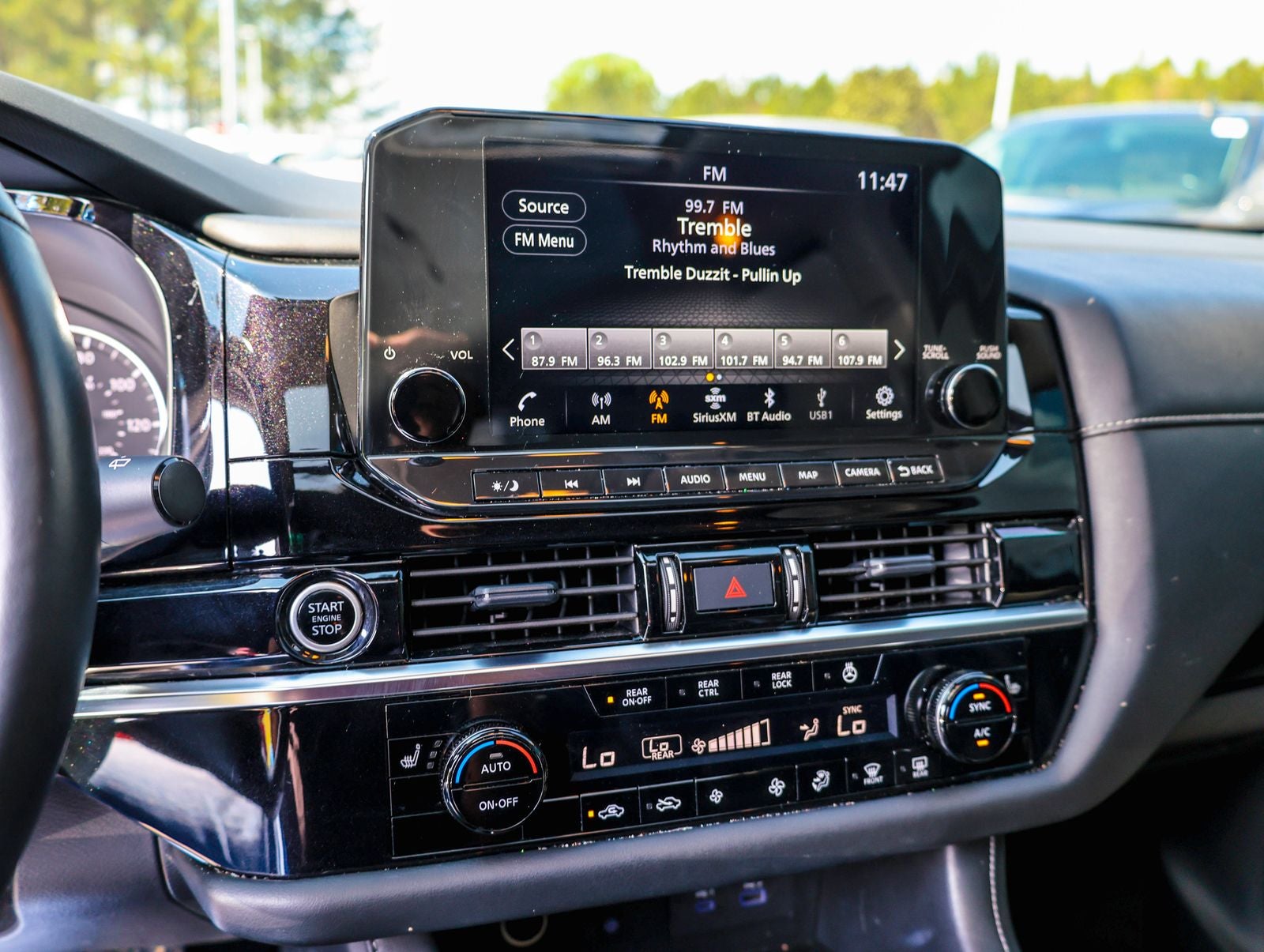 2024 Nissan Pathfinder SL Premium