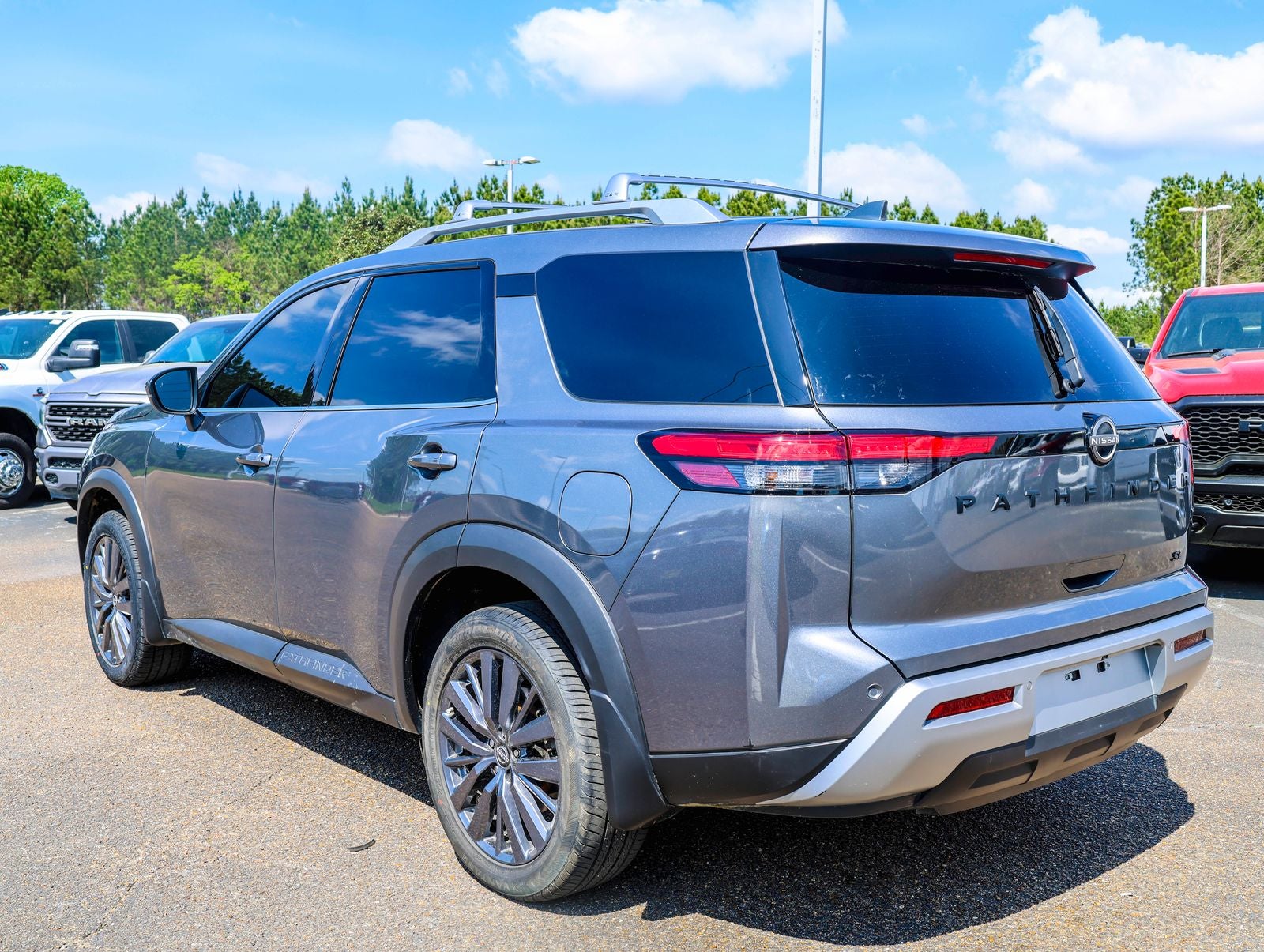 2024 Nissan Pathfinder SL Premium