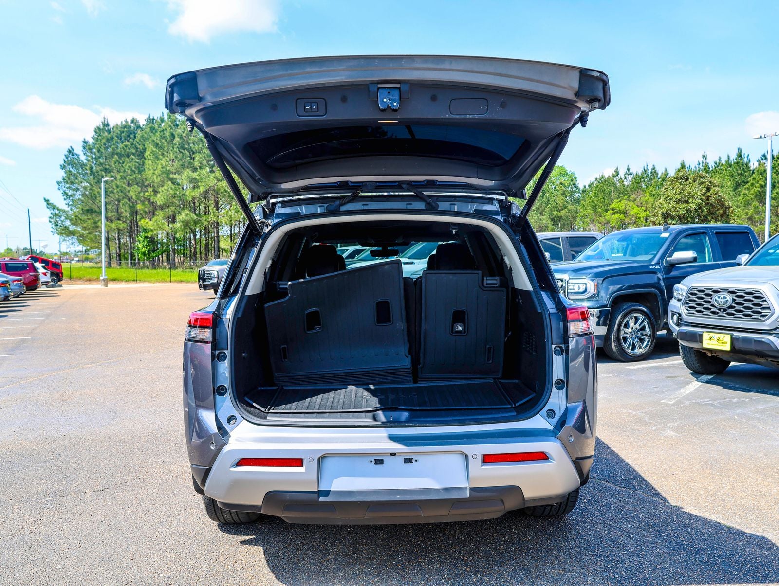 2024 Nissan Pathfinder SL Premium