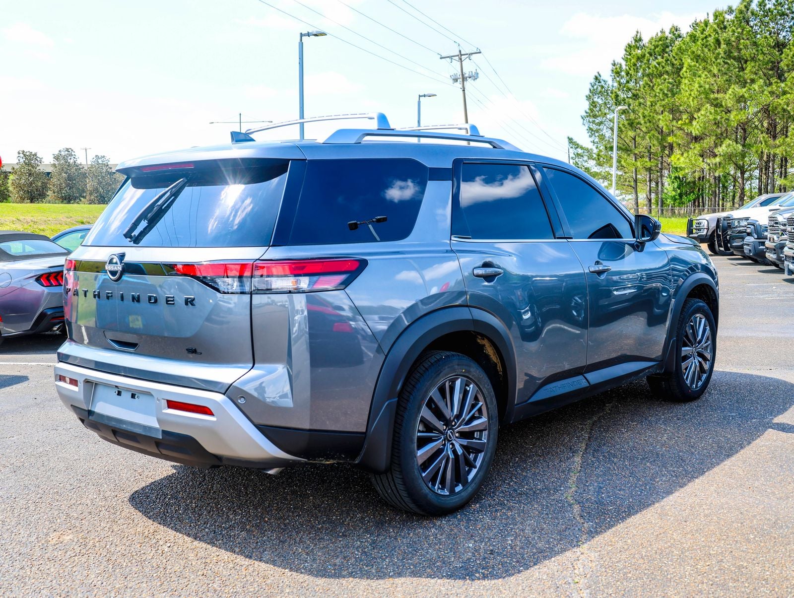 2024 Nissan Pathfinder SL Premium