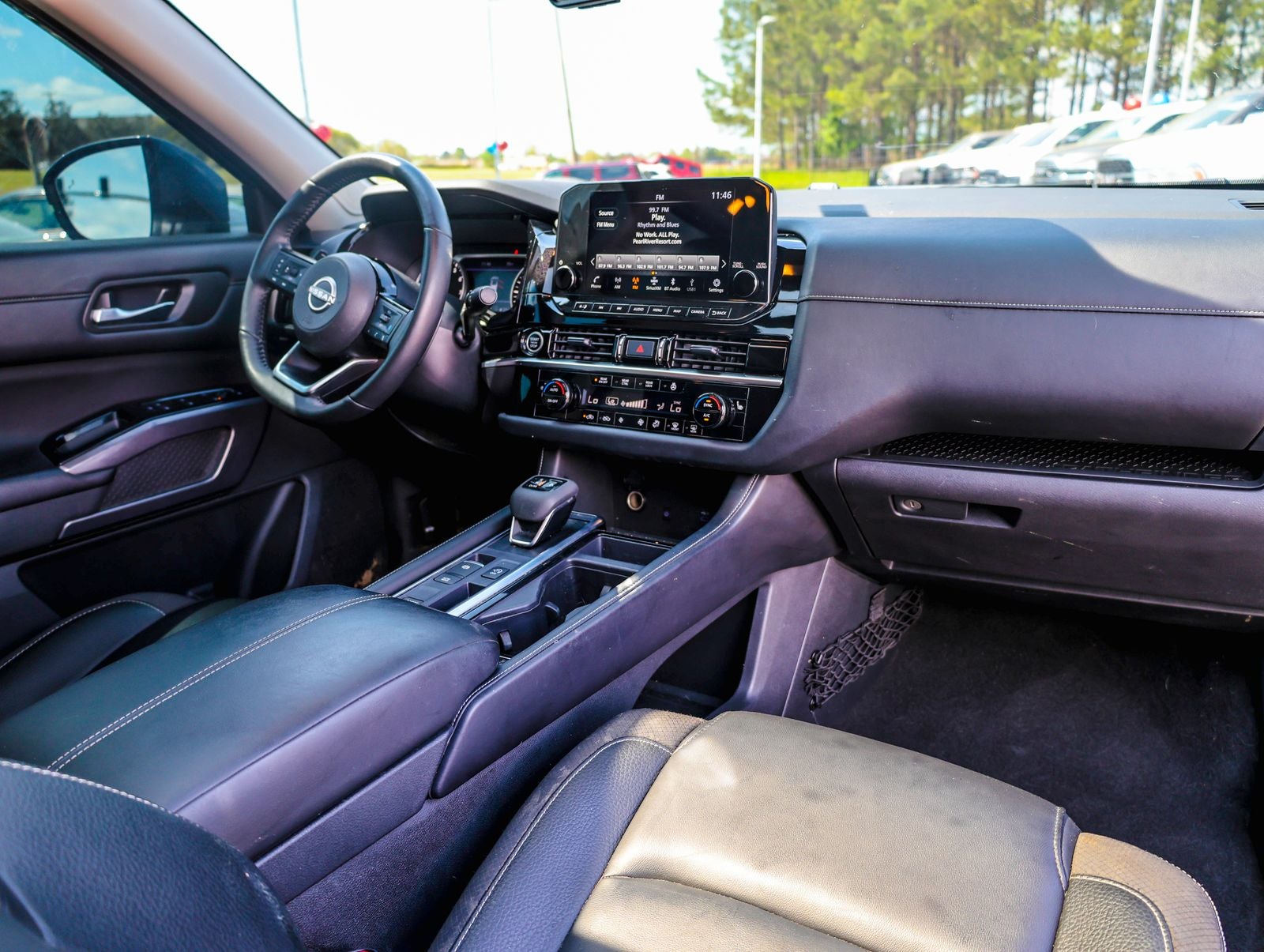 2024 Nissan Pathfinder SL Premium