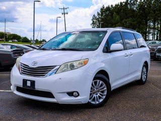 2013 Toyota Sienna XLE 8 Passenger