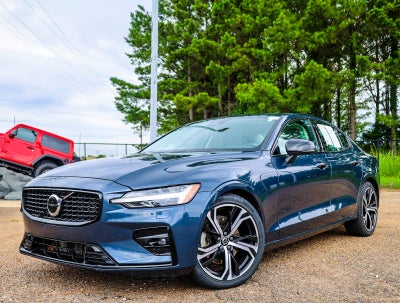 2024 Volvo S60 B5 Core Dark Theme