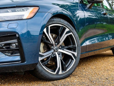 2024 Volvo S60 B5 Core Dark Theme