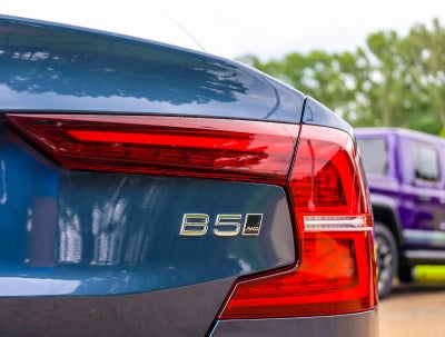 2024 Volvo S60 B5 Core Dark Theme