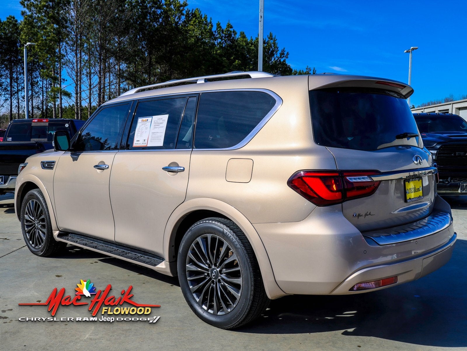 2022 INFINITI QX80 Premium Select