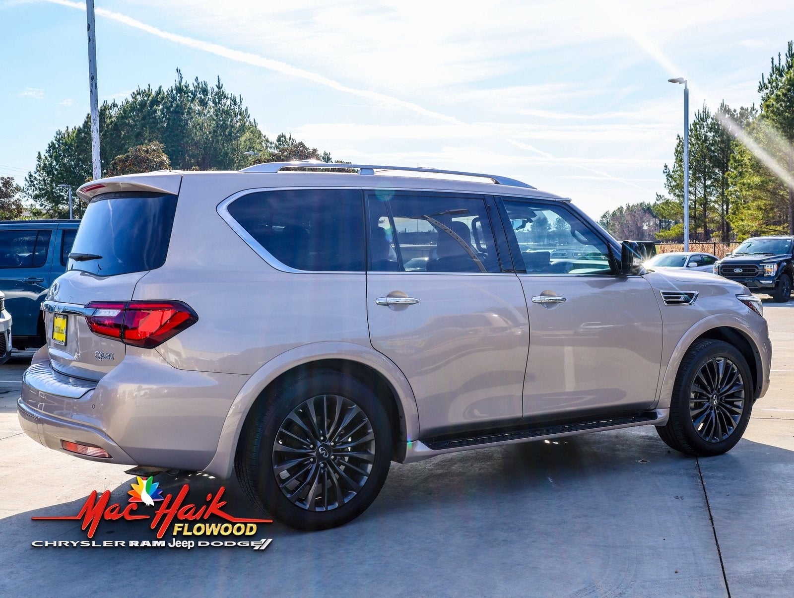 2022 INFINITI QX80 Premium Select