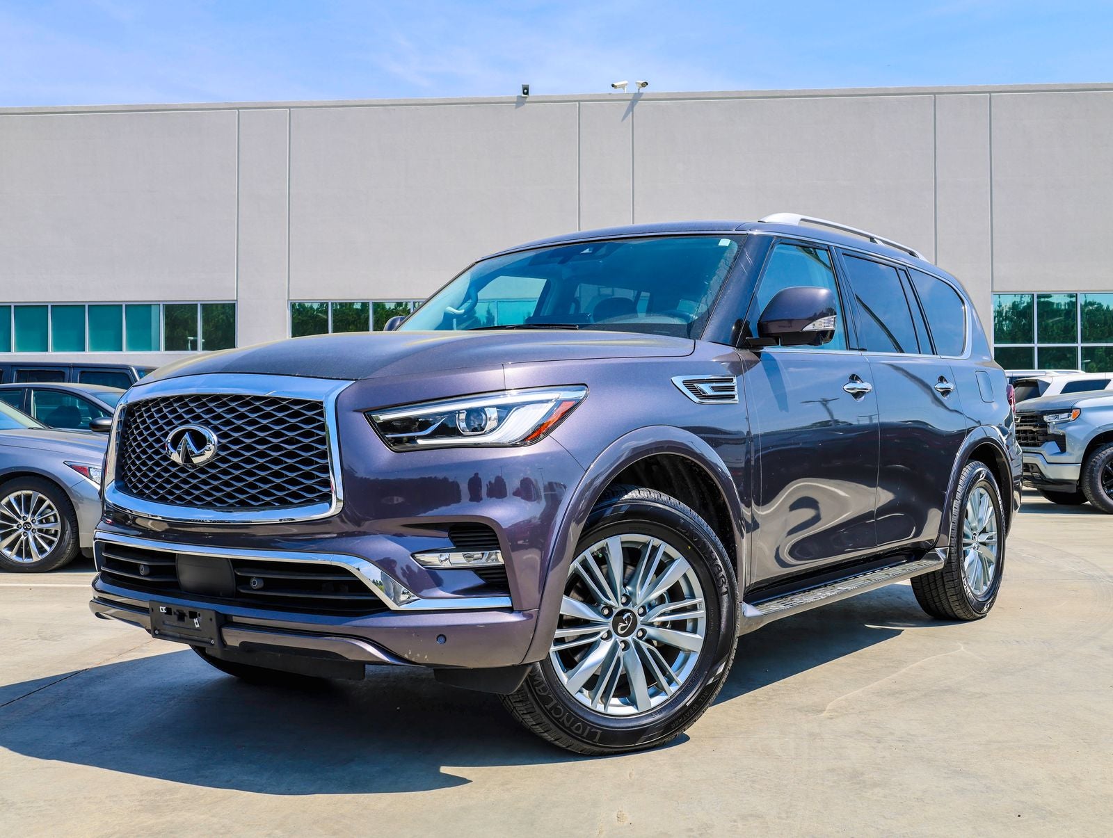 2024 INFINITI QX80 LUXE