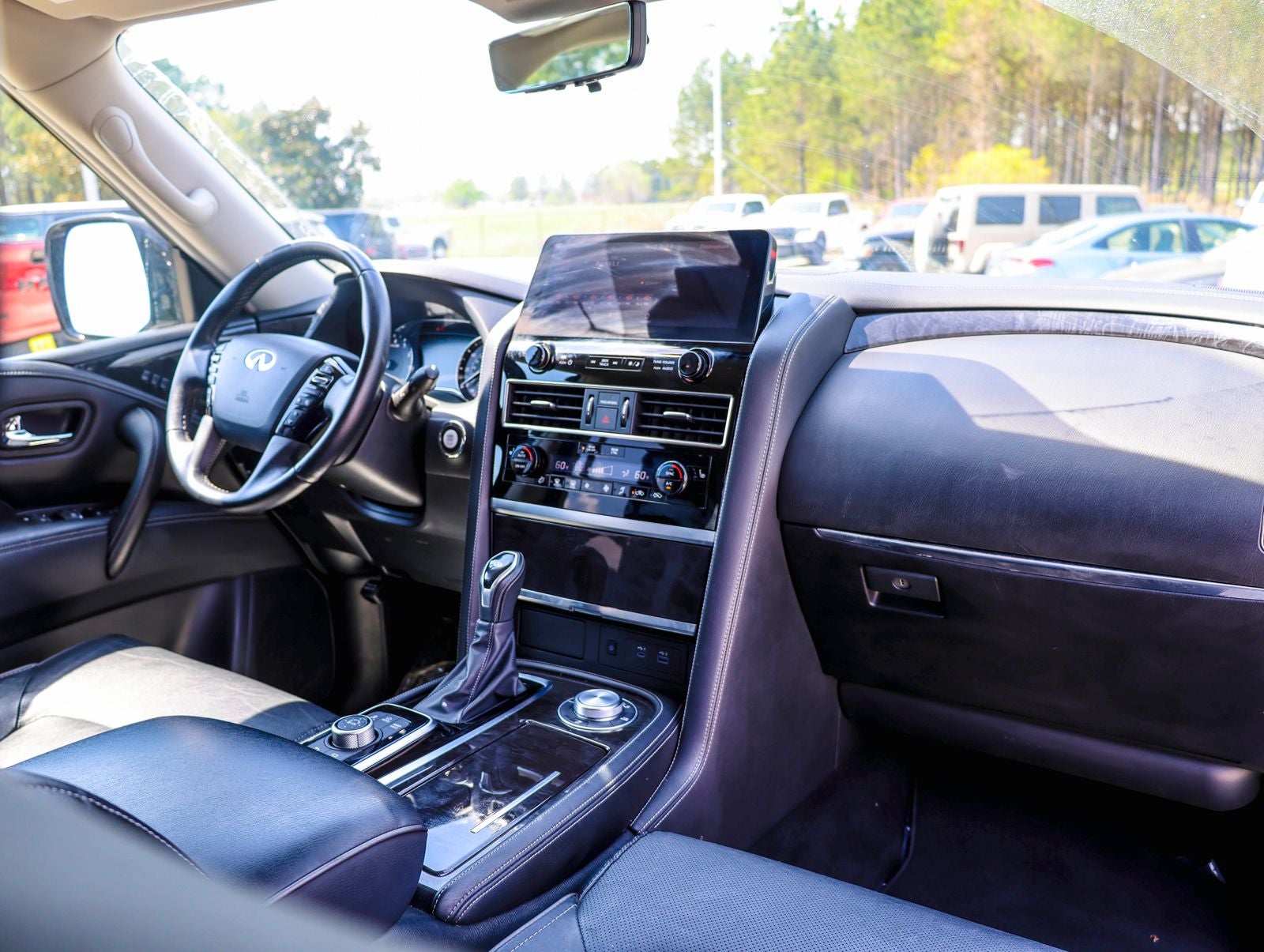 2024 INFINITI QX80 LUXE