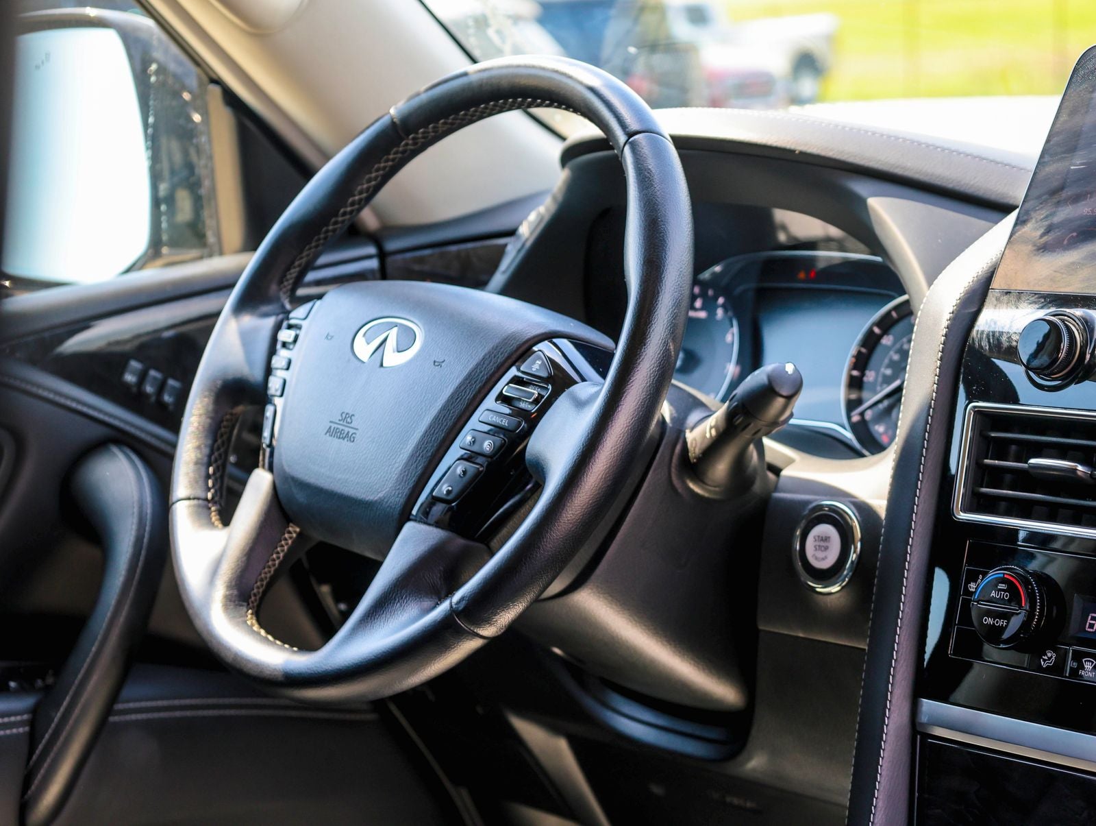 2024 INFINITI QX80 LUXE