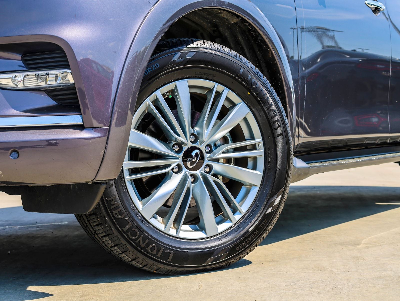 2024 INFINITI QX80 LUXE