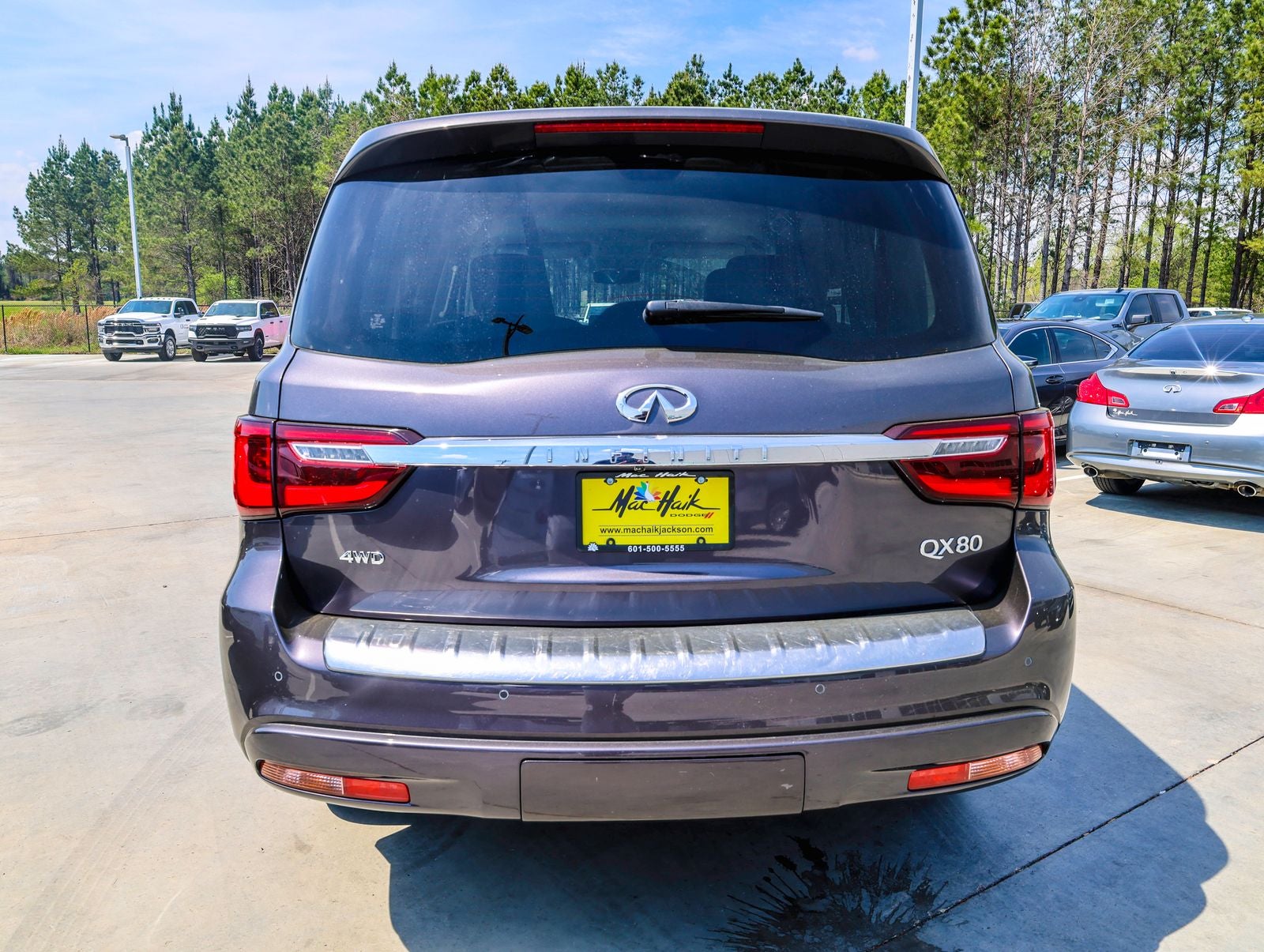 2024 INFINITI QX80 LUXE