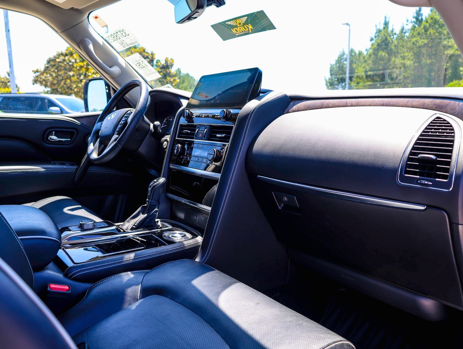 2022 INFINITI QX80 Premium Select