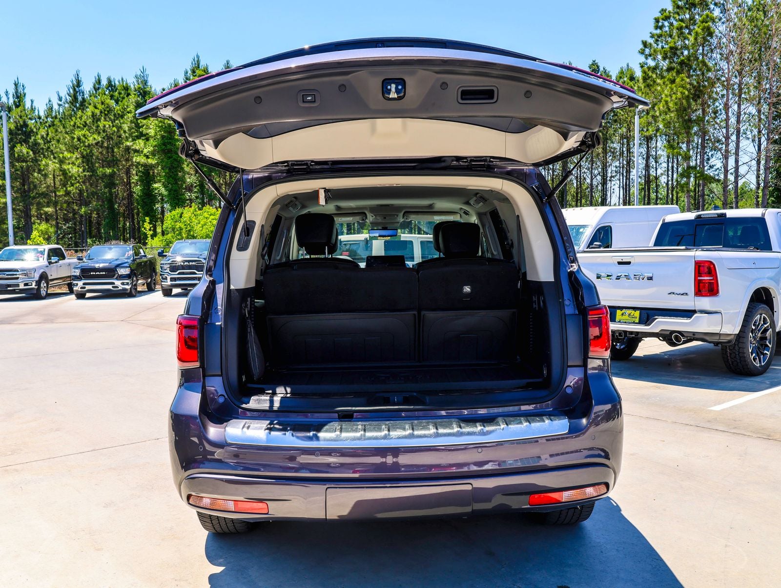 2022 INFINITI QX80 Premium Select
