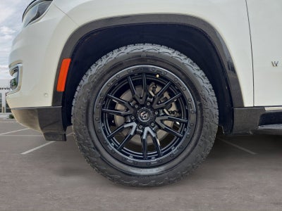 2023 Jeep Wagoneer Base