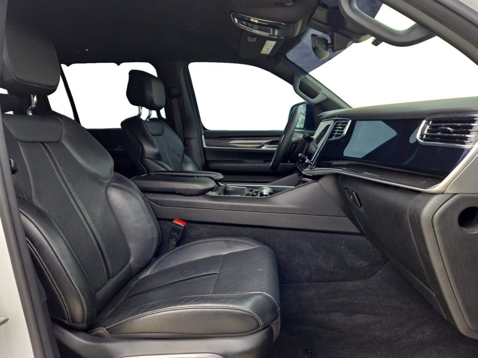 2023 Jeep Wagoneer Base