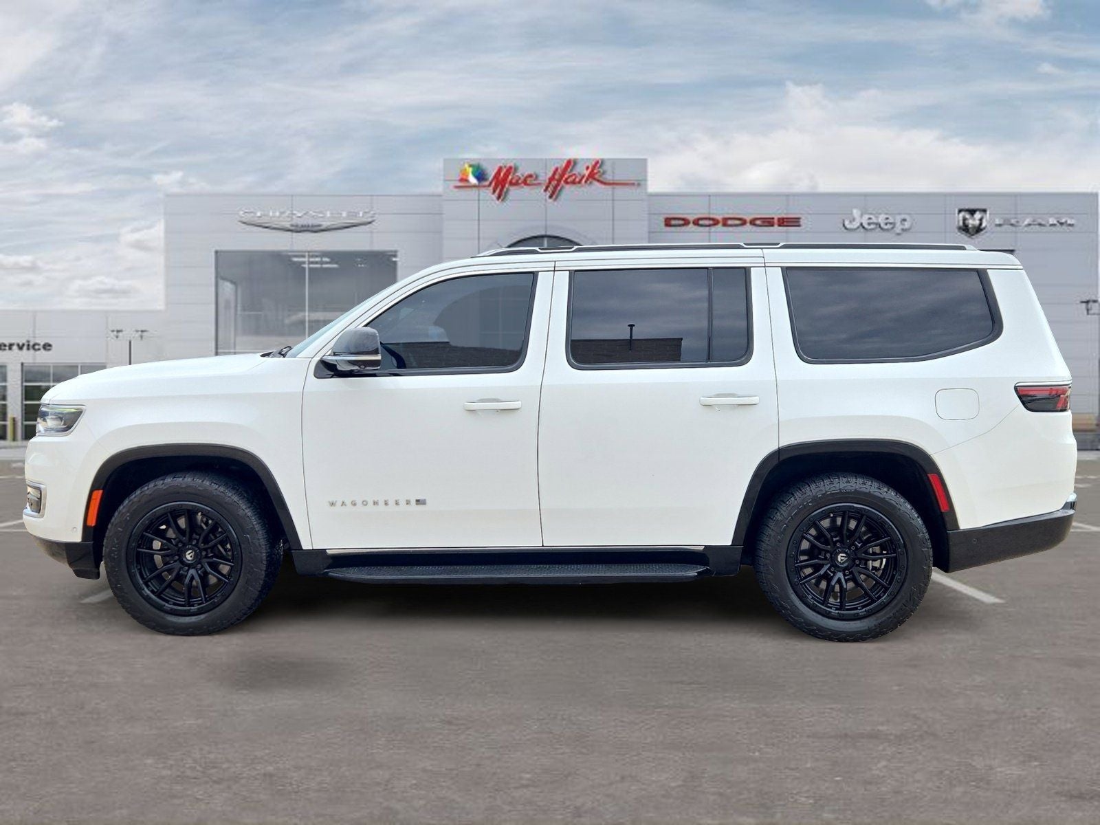 2023 Jeep Wagoneer Base