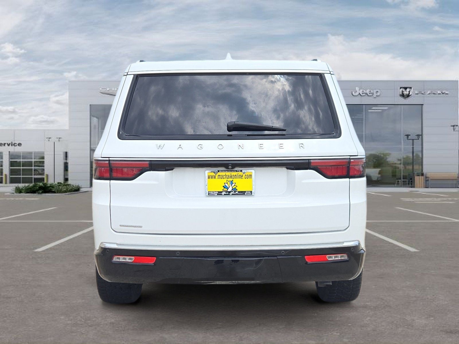 2023 Jeep Wagoneer Base