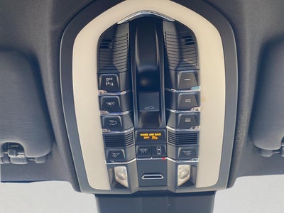 2014 Porsche Cayenne Platinum Edition