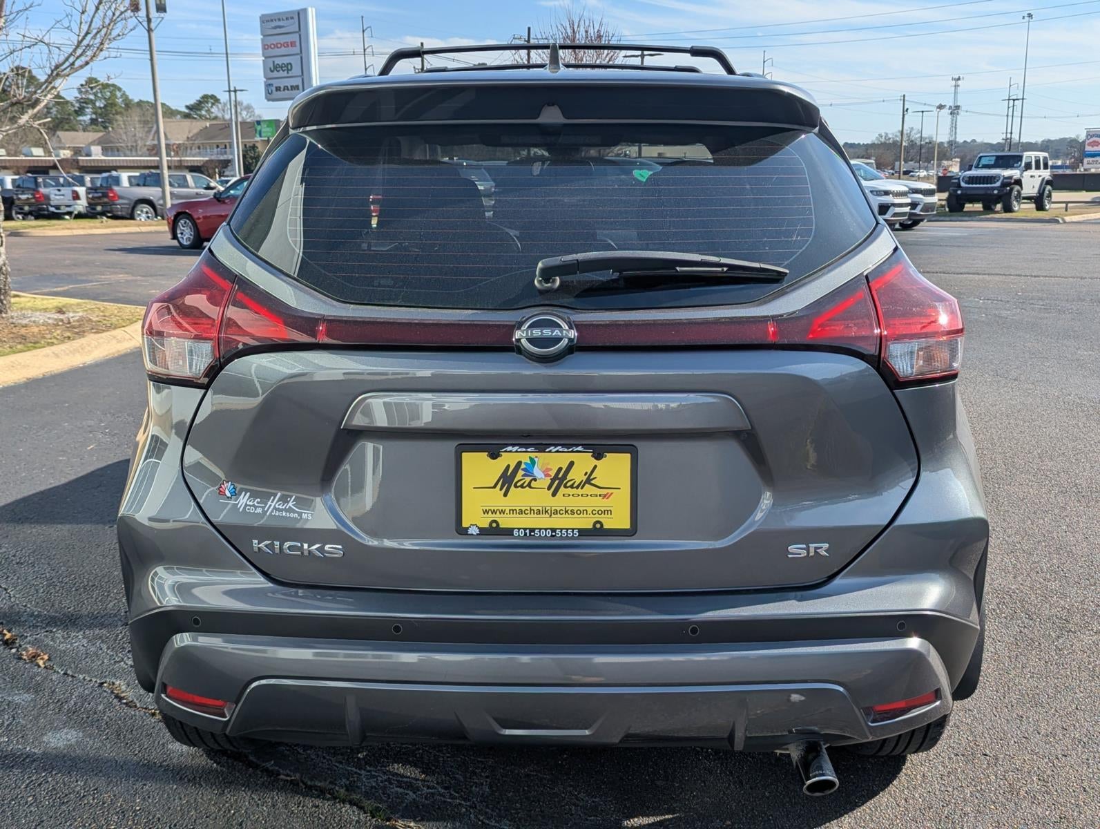 2023 Nissan Kicks SR